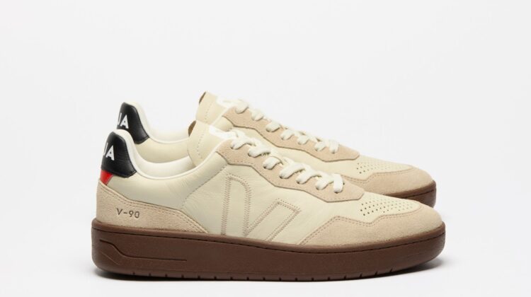 V-90 LEATHER BEIGE ALMOND BLACK VEJA