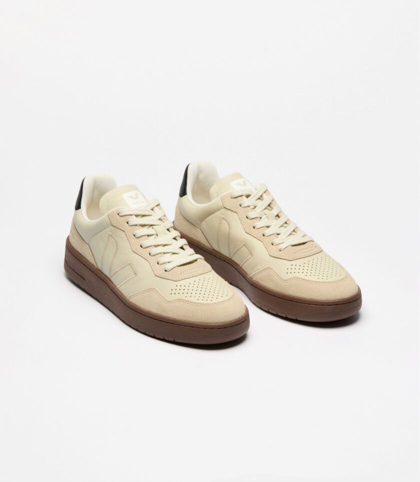 V-90 LEATHER BEIGE ALMOND BLACK VEJA - Imagen 2