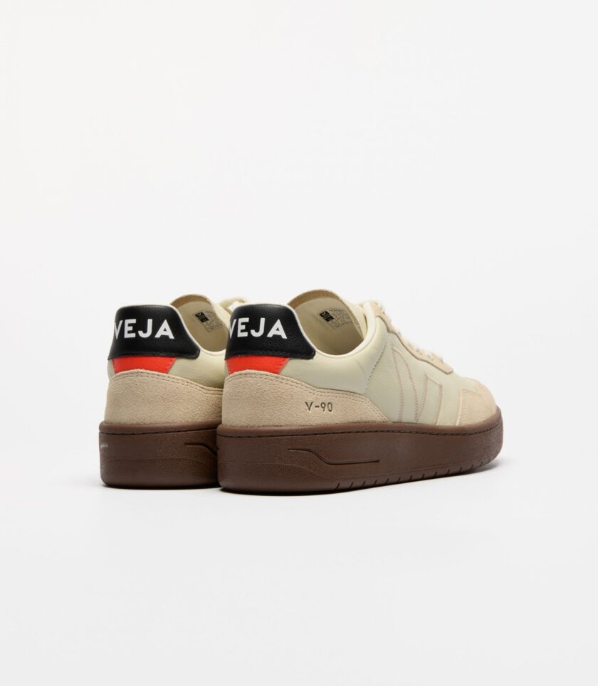 V-90 LEATHER BEIGE ALMOND BLACK VEJA - Imagen 3
