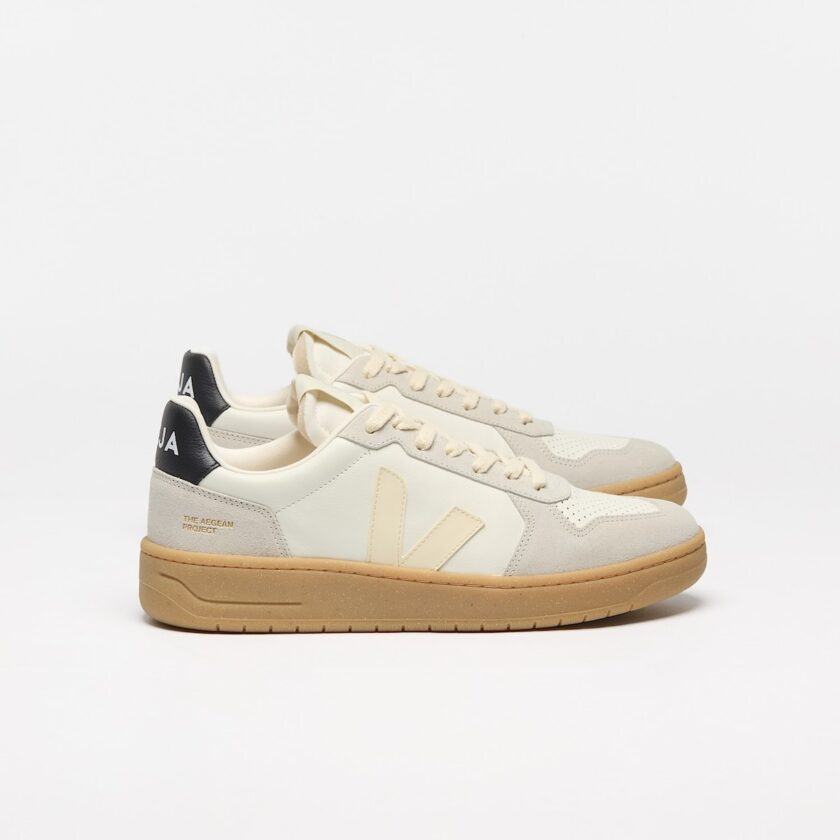 V-82 LEATHER PURE CALCAIRE BLACK VEJA