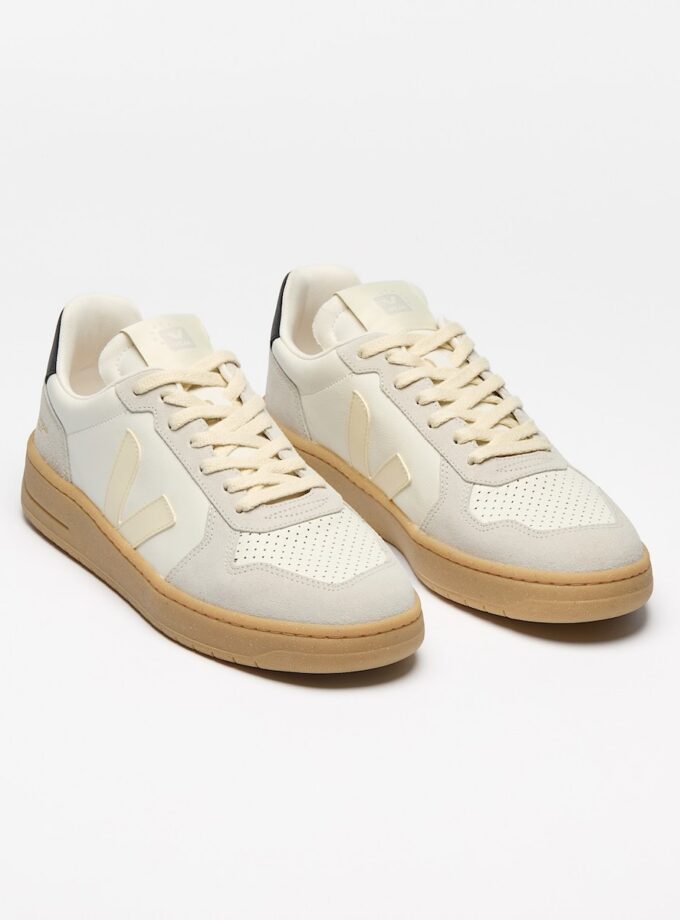 V-82 LEATHER PURE CALCAIRE BLACK VEJA