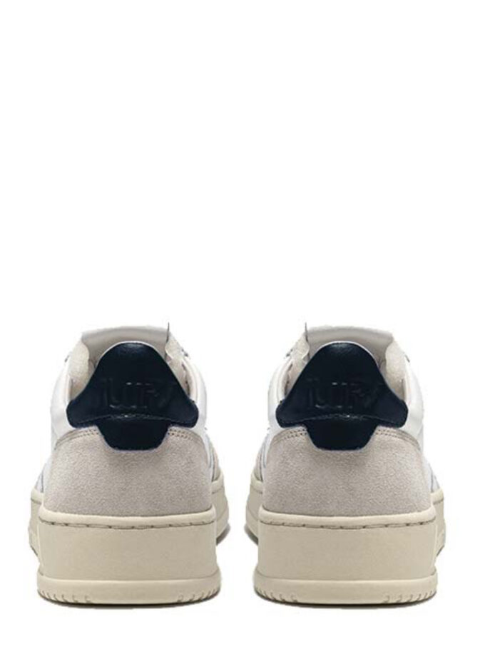 ZAPATILLAS MEDALIST LOW DE PIEL BLANCA Y AZUL Y ANTE BEIGE Autry