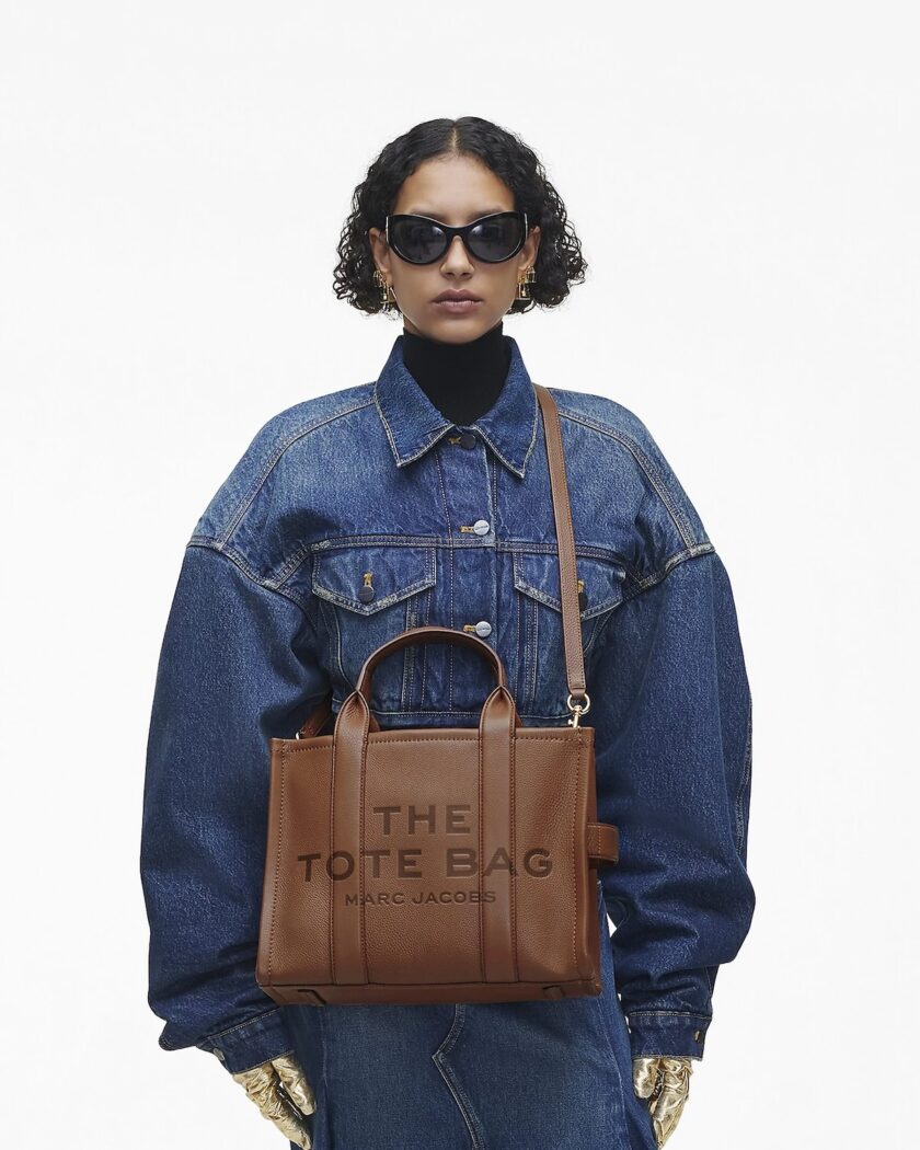 The Leather
Medium Tote Bag MARC JACOBS - Imagen 2