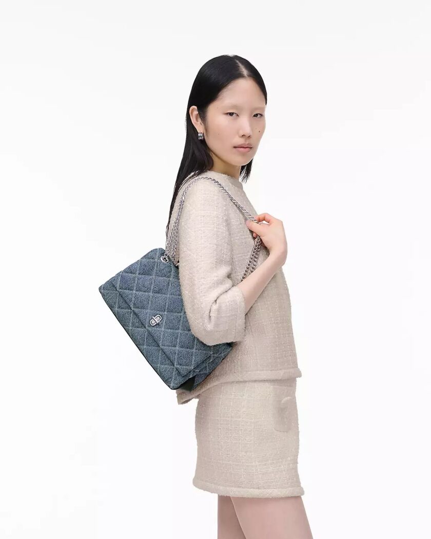 The Quilted
Denim Dual Convertible Shoulder Bag MARC JACOBS - Imagen 3