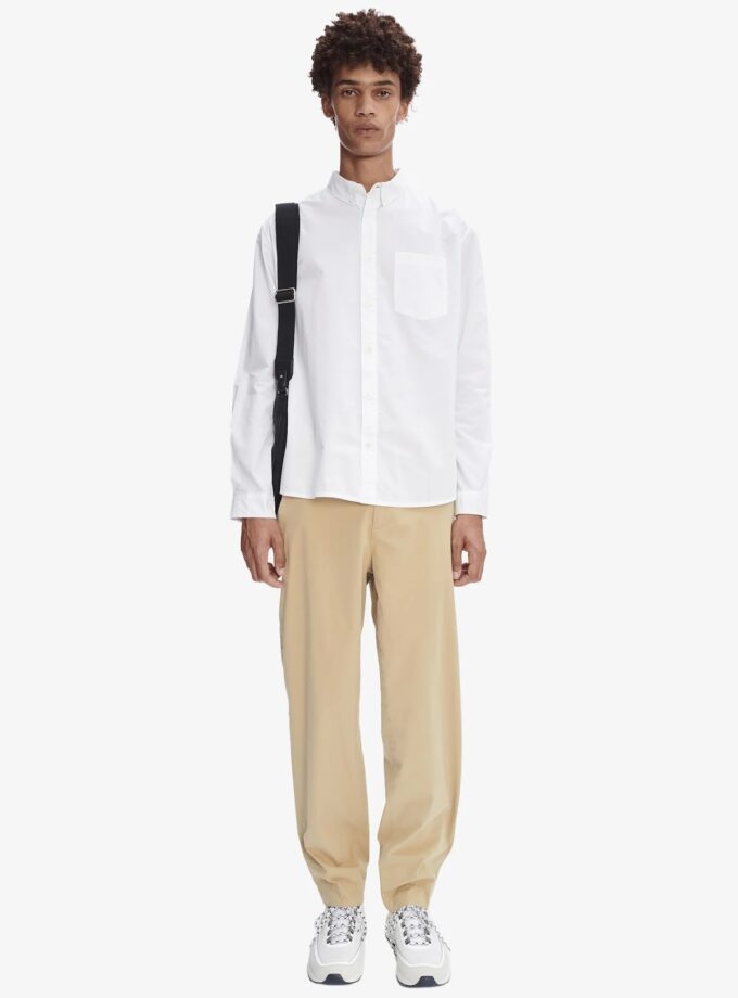 Camisa casual blanca con cuello abotonado en algodón orgánico. A.P.C.