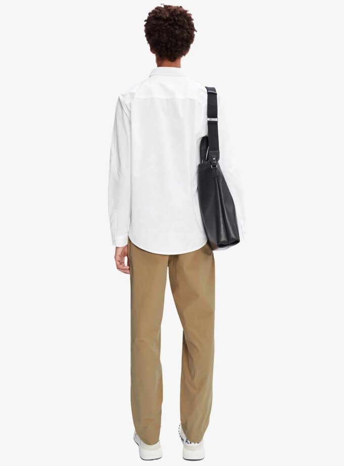 Camisa casual blanca con cuello abotonado en algodón orgánico. A.P.C.