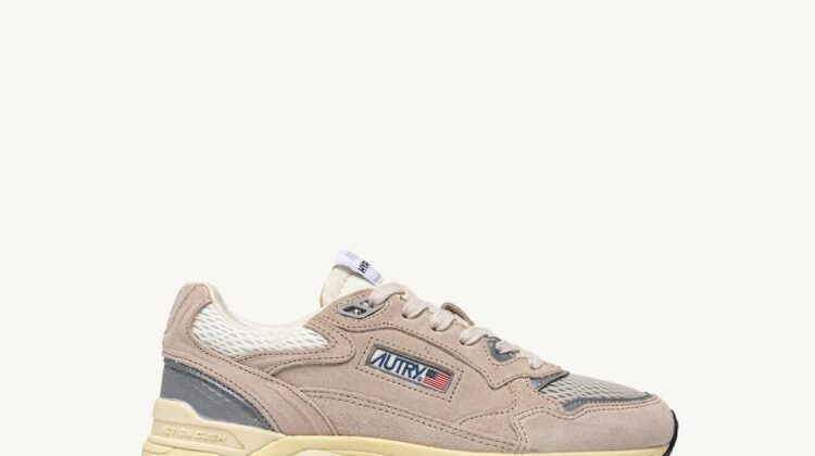Zapatillas HYPERWAY de malla y ante en color arena y plata Autry
