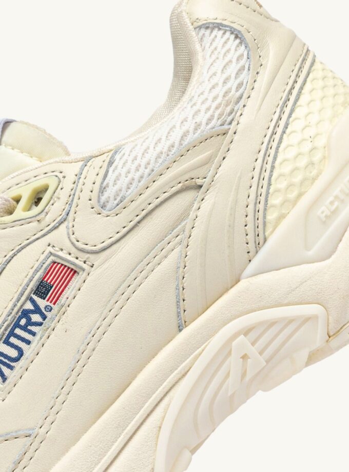 Zapatillas Hyperway de malla y piel whisper white Autry