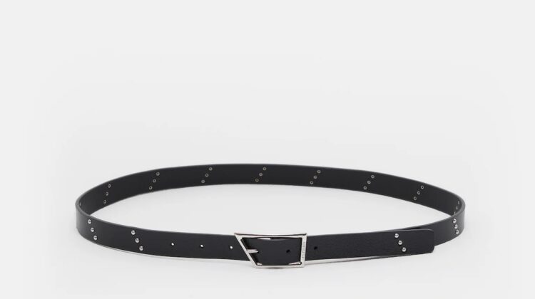 Cinturón de cuero con remaches CLOSED