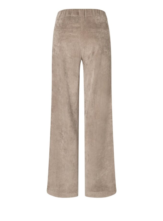 Pantalón corte ancho CHIARA, confeccionado en pana ancha, ligera y fluida. MAC