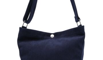 Bolso bandolera de pana color azul marino oscuro. A.P.C.
