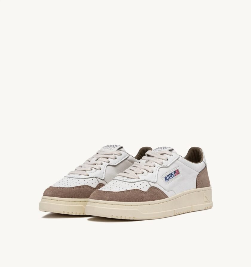 Zapatillas Medalist low de piel blanca y ante tobacco Autry - Imagen 2