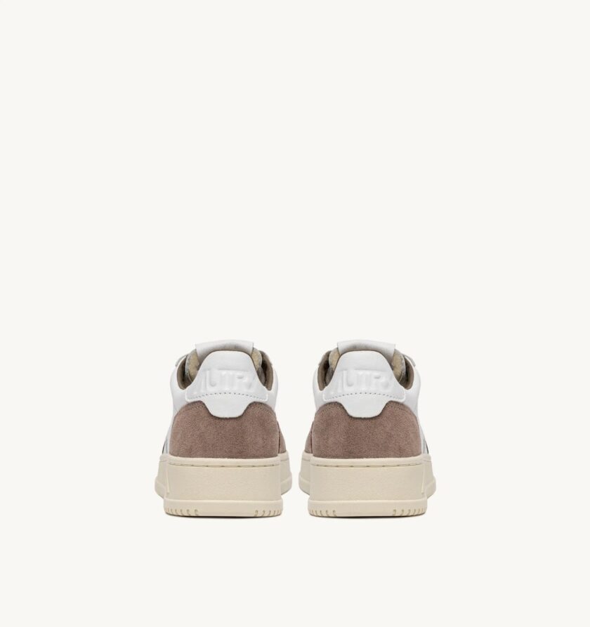 Zapatillas Medalist low de piel blanca y ante tobacco Autry - Imagen 3