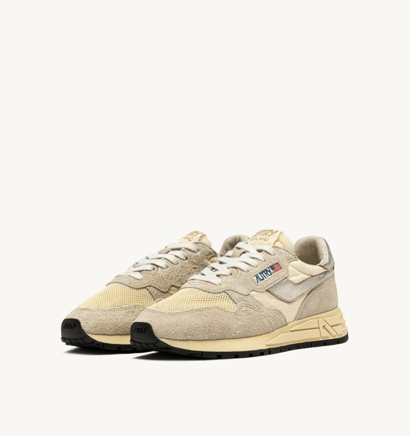 Zapatillas Reelwind low de nylon ante y piel ecru' y platino Autry
