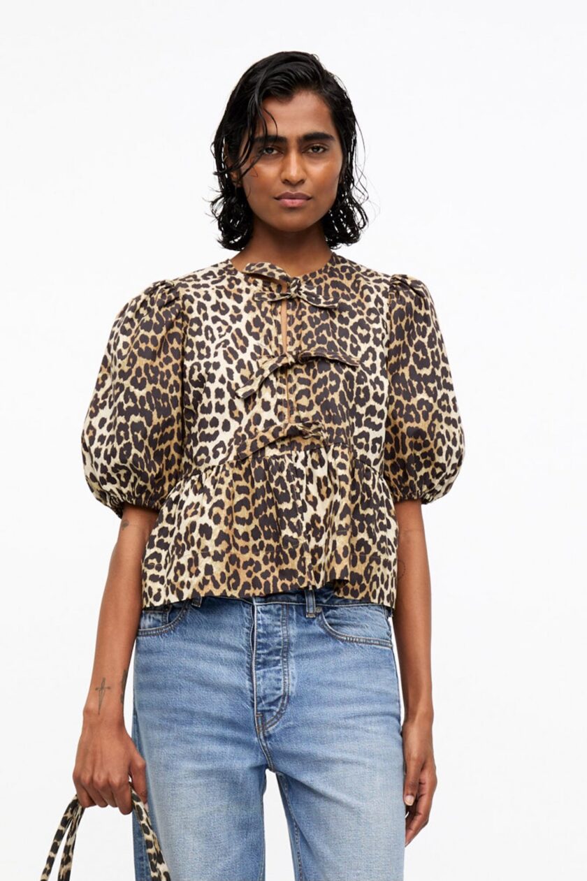 Blusa con lazo y peplum de popelina de algodón con estampado de leopardo GANNI - Imagen 2