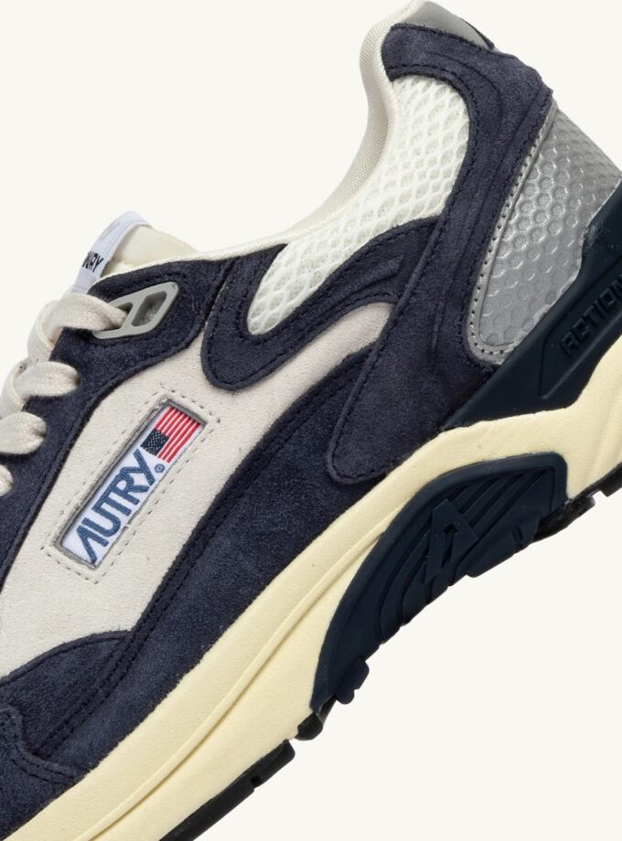 ZAPATILLAS HYPERWAY EN MALLA Y SEDA AZUL ESPACIAL Y PLATA Autry