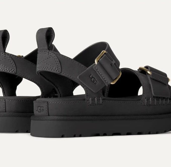 SANDALIA COLOR NEGRO UGG