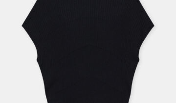 CAMISETA  COLOR NEGRO CLOSED