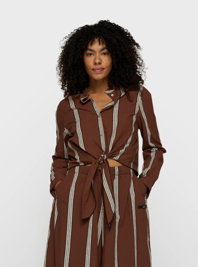 blusa corta con nudo 10DAYS