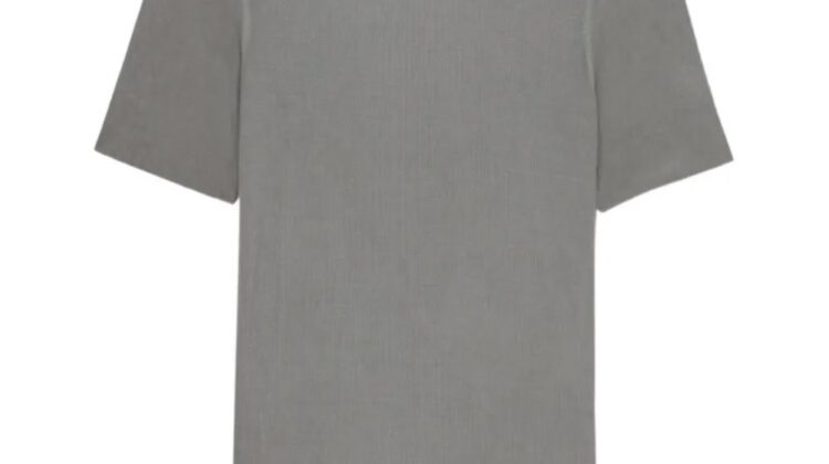 Camiseta de punto acanalado de viscosa suave con cuello redondo y mangas cortas, bordes sin rematar y etiqueta MSGM en la espalda. Corte ajustado. La modelo lleva una talla S/40.