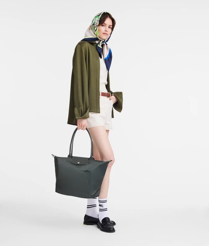 Le Pliage Green Bolso de hombro L
Lona reciclada - Grafito LONGCHAMP